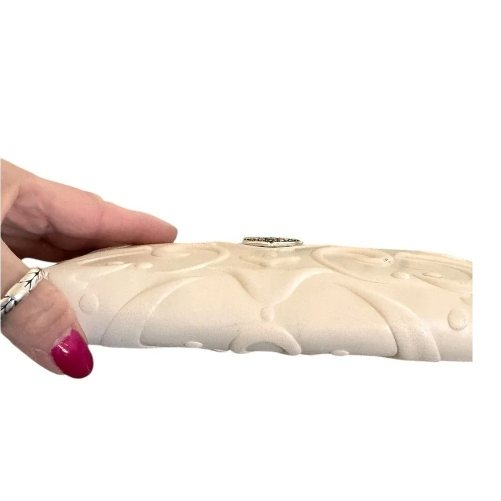 Brighton Ferrara White Leather Zip Around Organizer Wallet Crossbody Heart Logo - Picture 7 of 9
